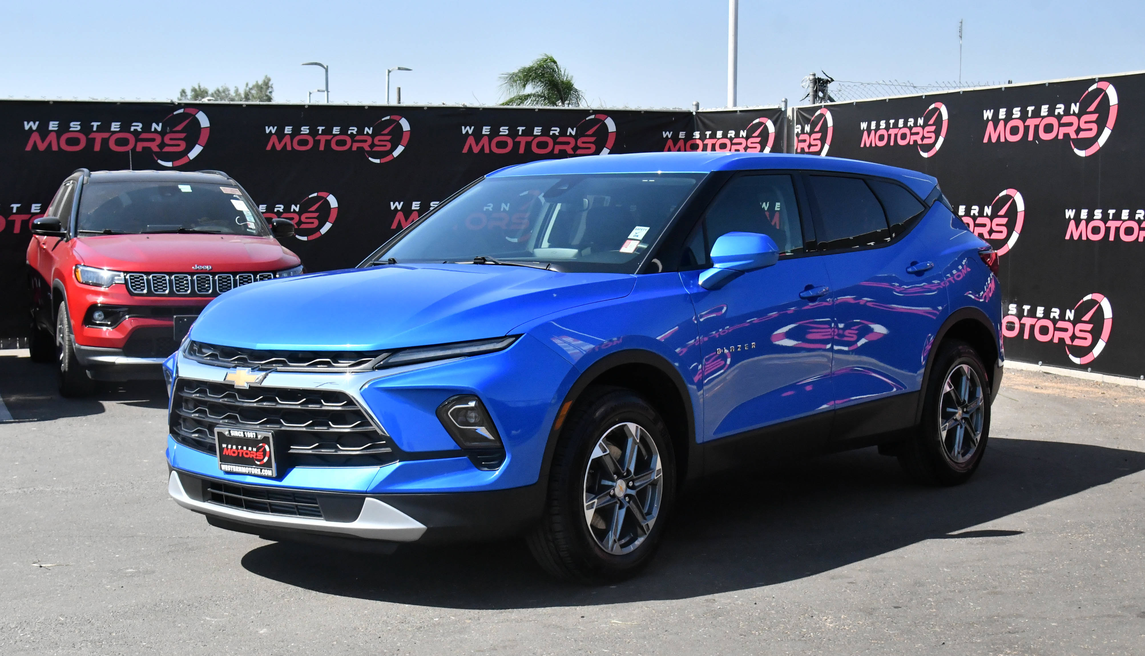 Used 2025 Chevrolet Blazer LT FWD image 3