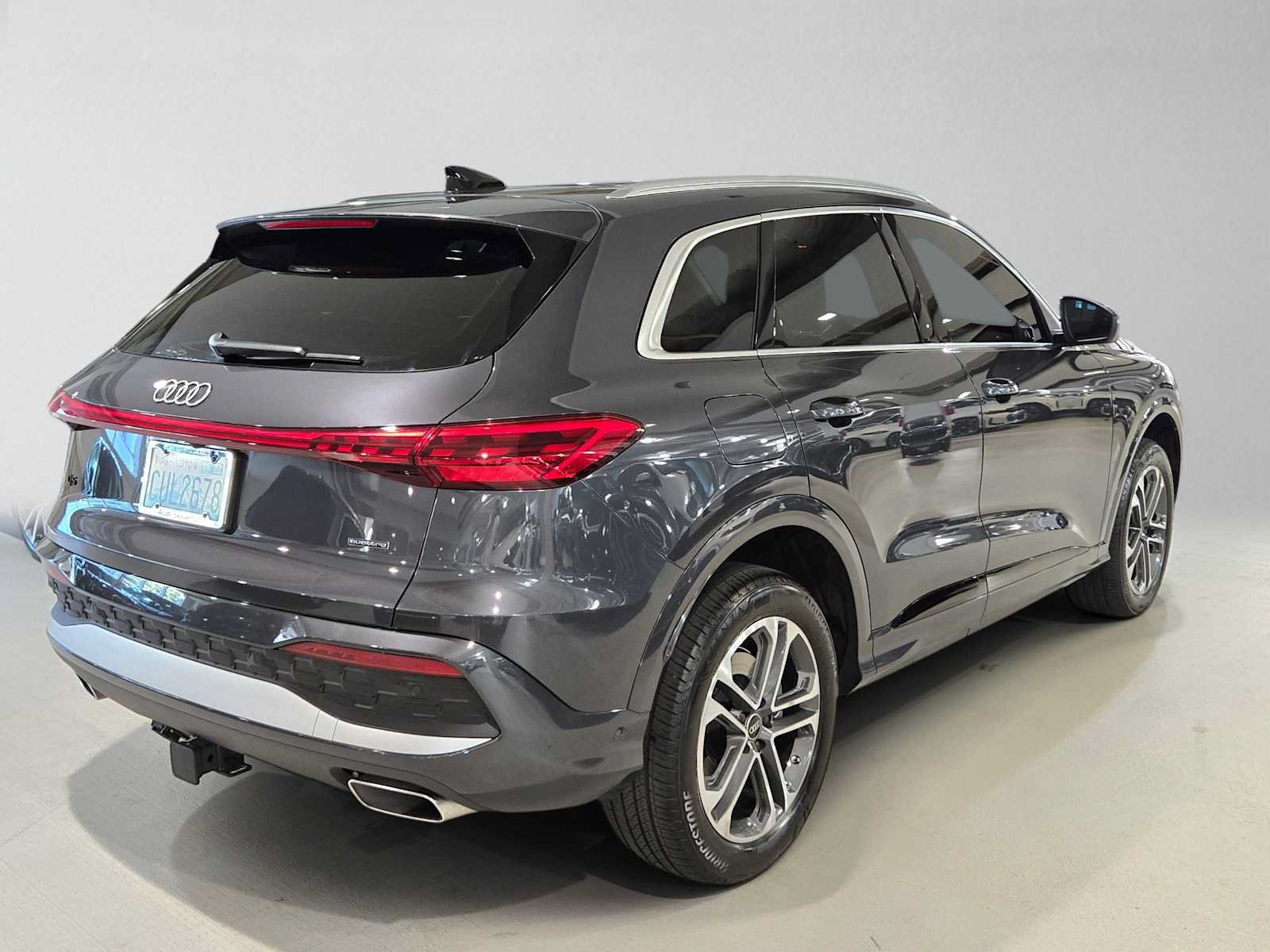 Used 2025 Audi Q5 Premium AWD/4WD image 3