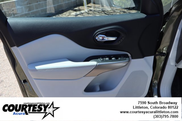 Used 2019 Jeep Cherokee Limited w/ Luxury Group AWD/4WD image 24