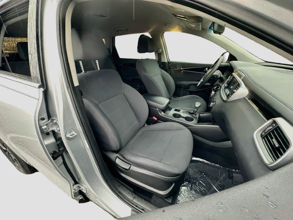 Used 2019 Kia Sorento FWD image 26
