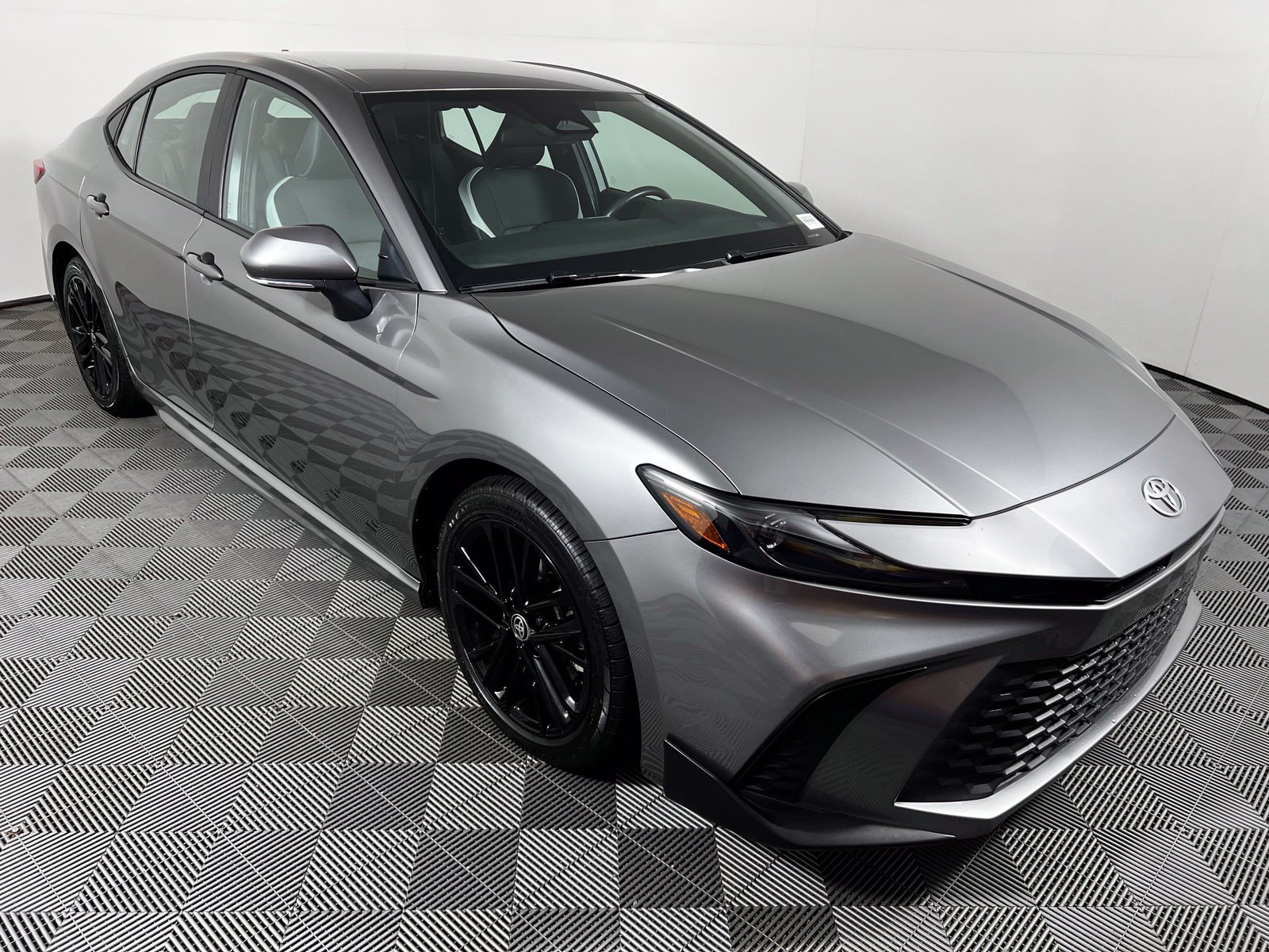 Certified 2025 Toyota Camry SE FWD image 3