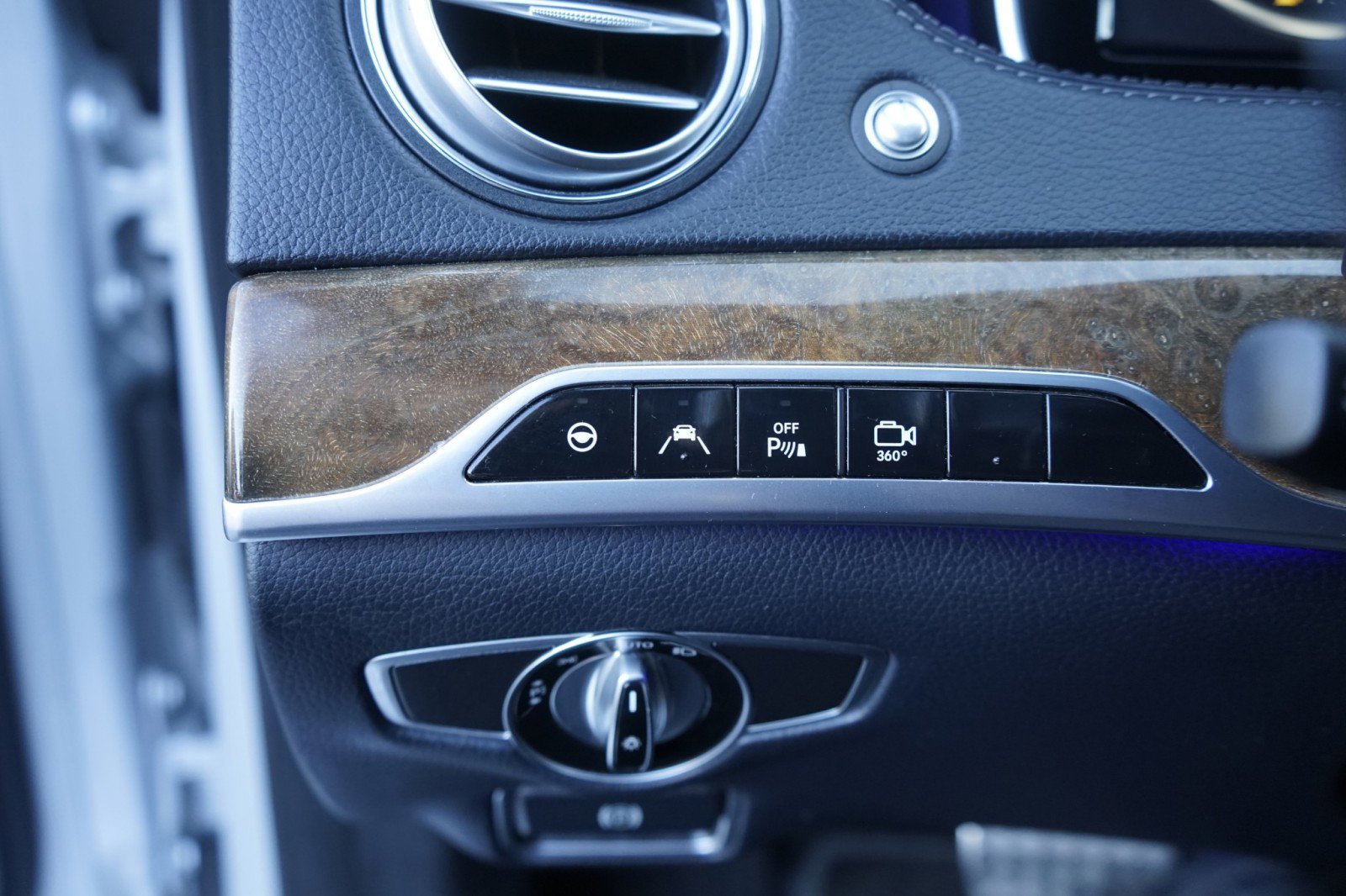 Used 2017 Mercedes-Benz S 550 Sedan image 27