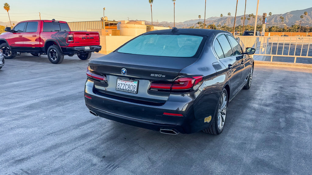 Used 2022 BMW 530e w/ Premium Package RWD image 9