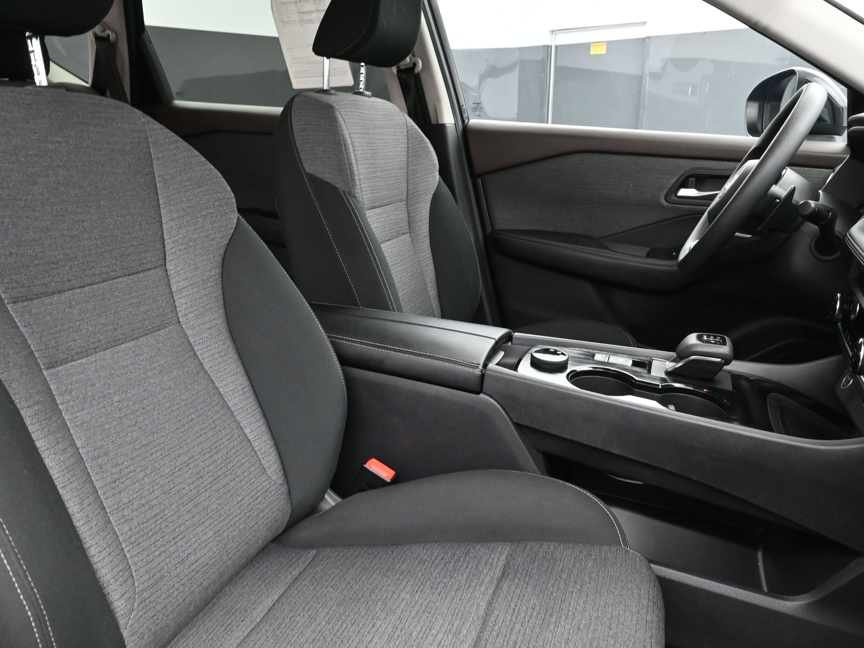 Used 2023 Nissan Rogue SV image 27