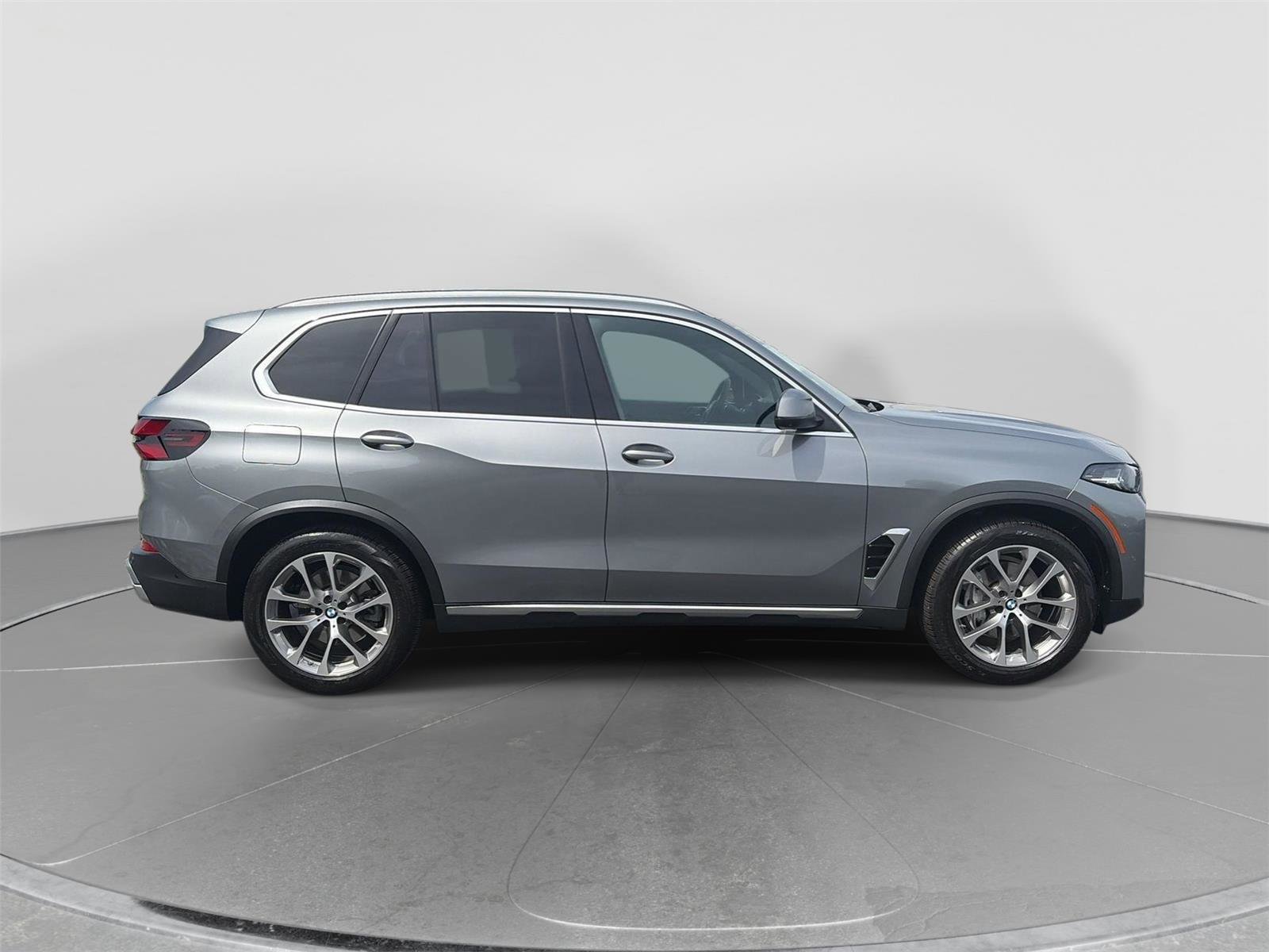 Certified 2024 BMW X5 xDrive40i w/ Parking Assistance Package AWD/4WD image 6