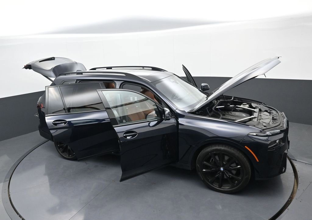 Used 2026 BMW X7 xDrive40i w/ Executive Package image 41