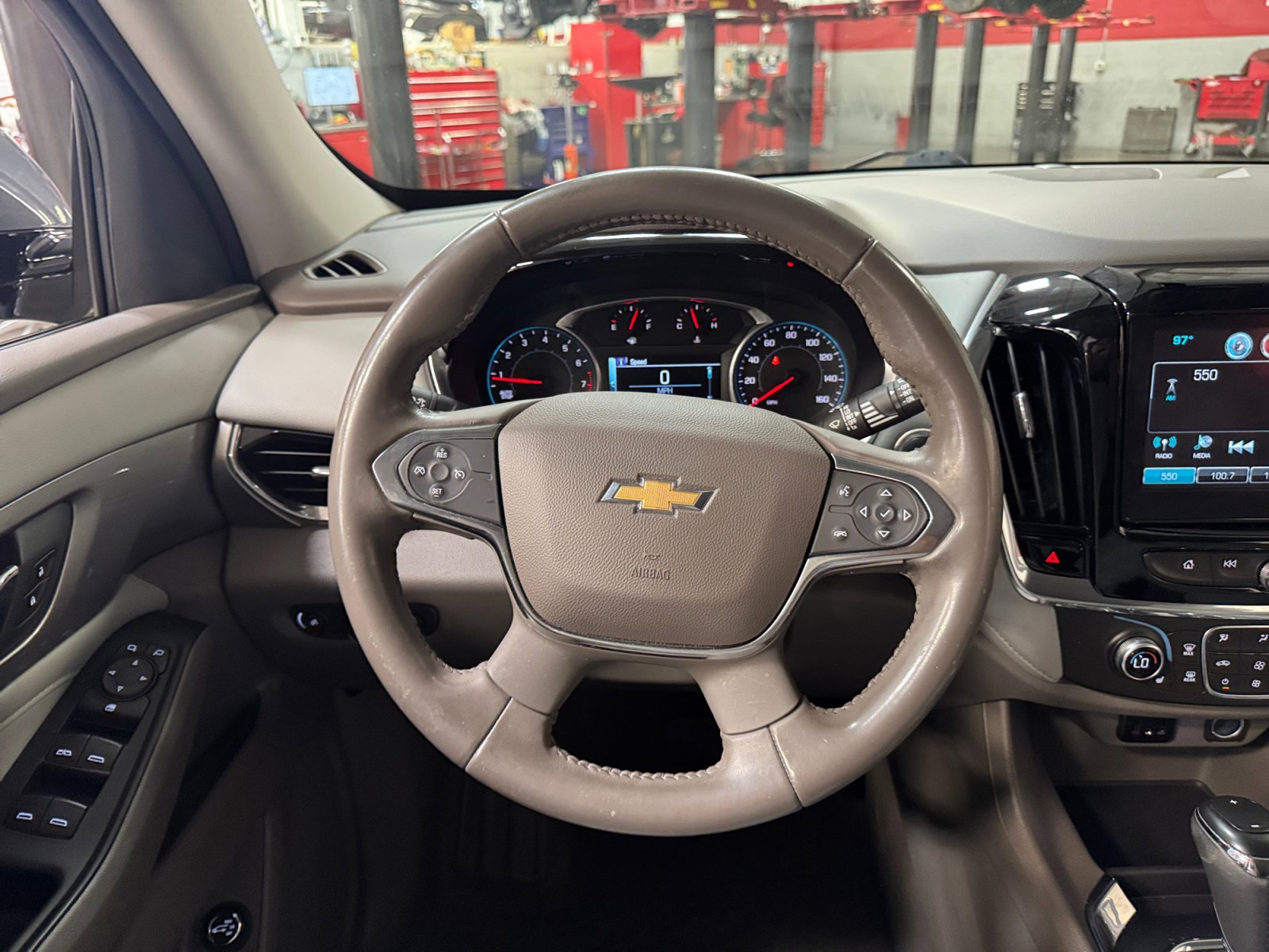 Used 2018 Chevrolet Traverse LT FWD image 9