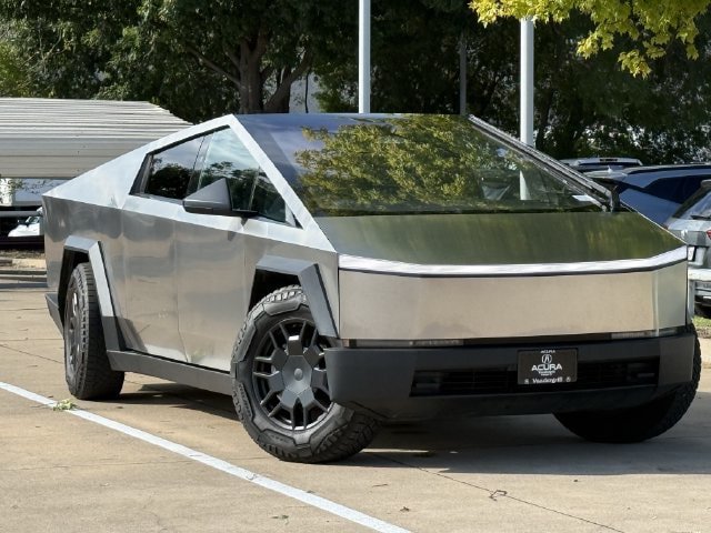 Used 2024 Tesla Cybertruck AWD Crew Cab image 2