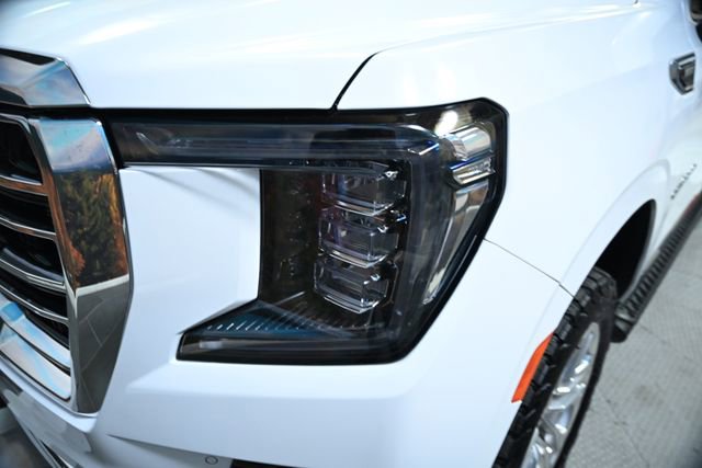 Used 2023 GMC Yukon XL SLT w/ SLT Luxury Package image 12