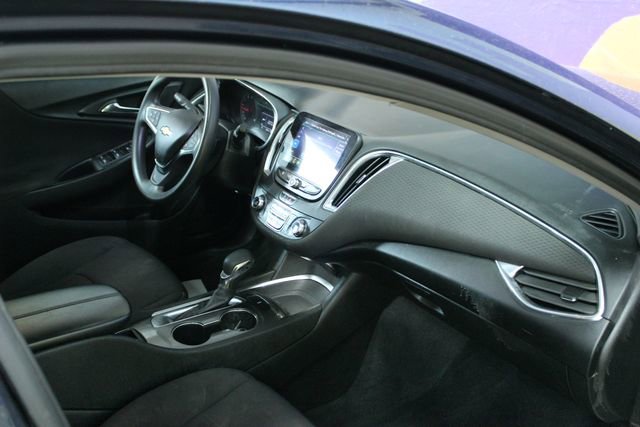 Used 2021 Chevrolet Malibu LT FWD image 11