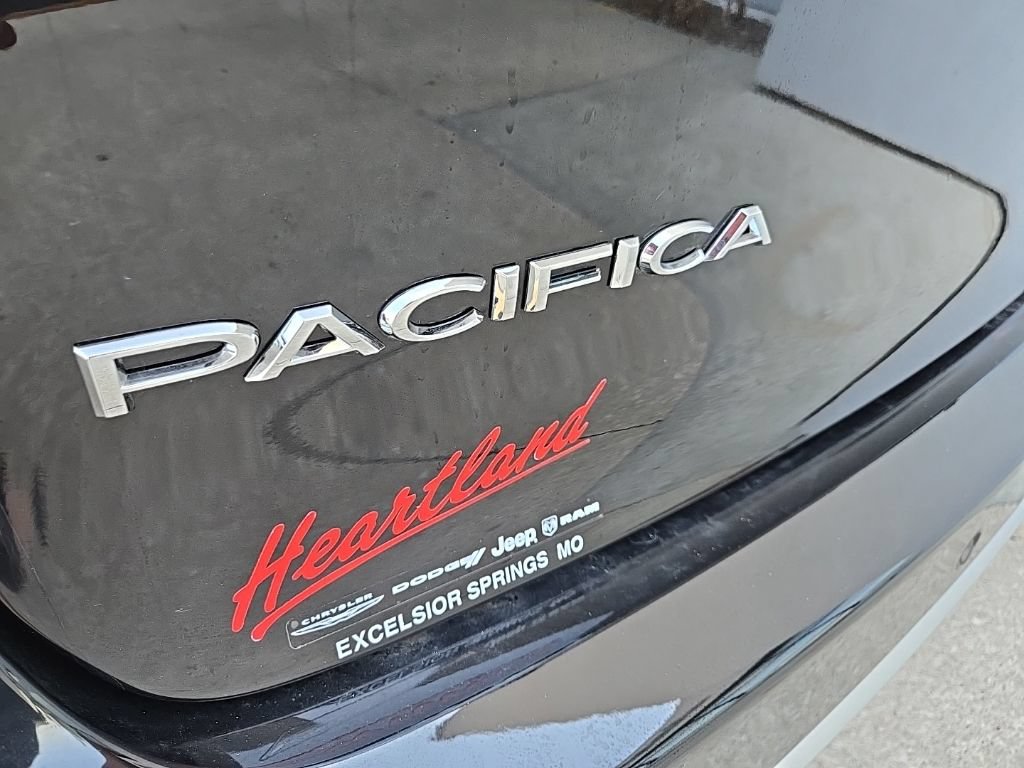 New 2027 Chrysler Pacifica Select w/ Family Tech Group AWD/4WD image 20