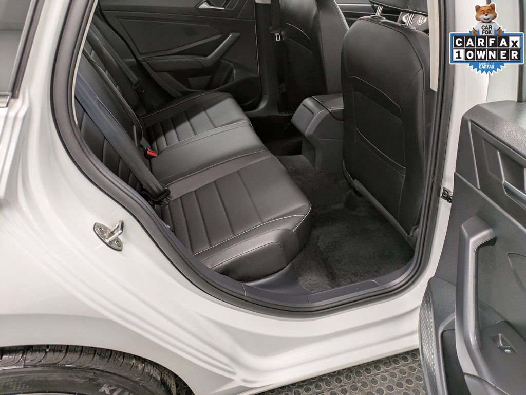 Used 2024 Volkswagen Jetta SE w/ Black Wheel Package image 28