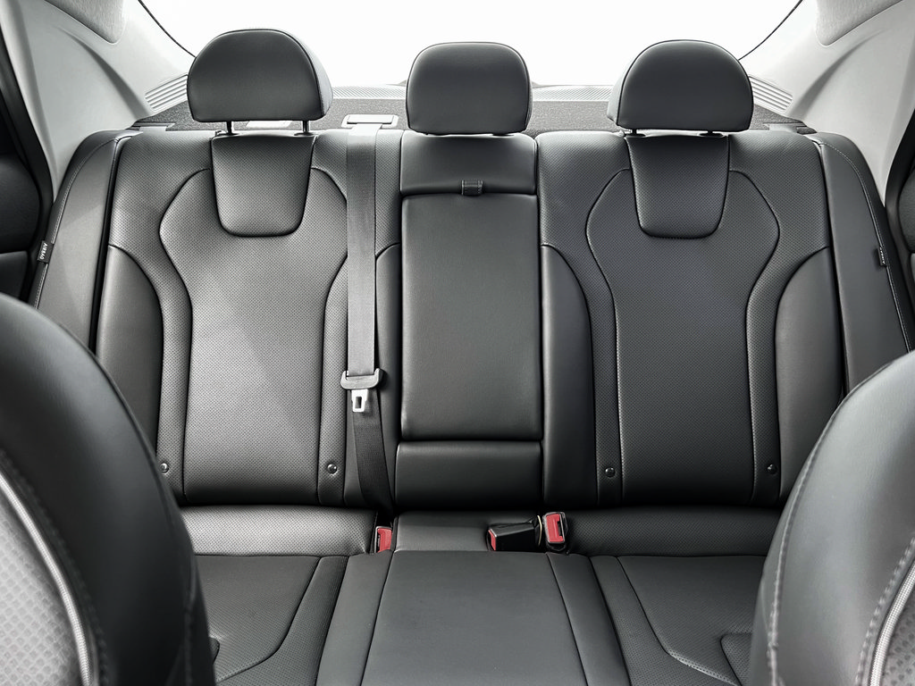 New 2025 Hyundai Elantra Limited FWD image 17
