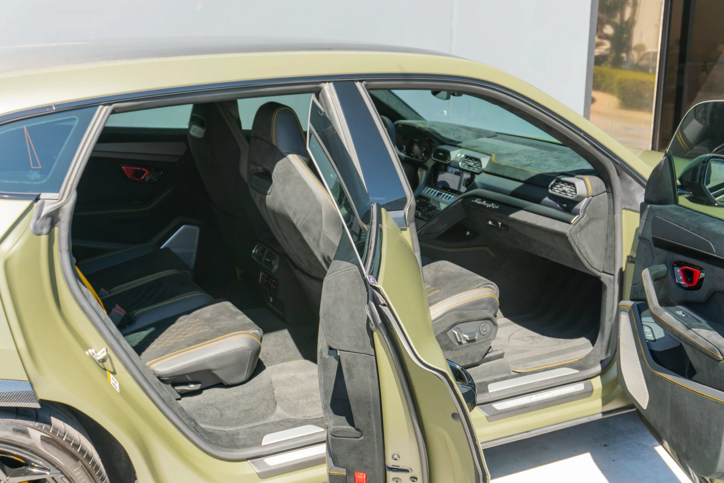 Used 2024 Lamborghini Urus Performante AWD/4WD image 53