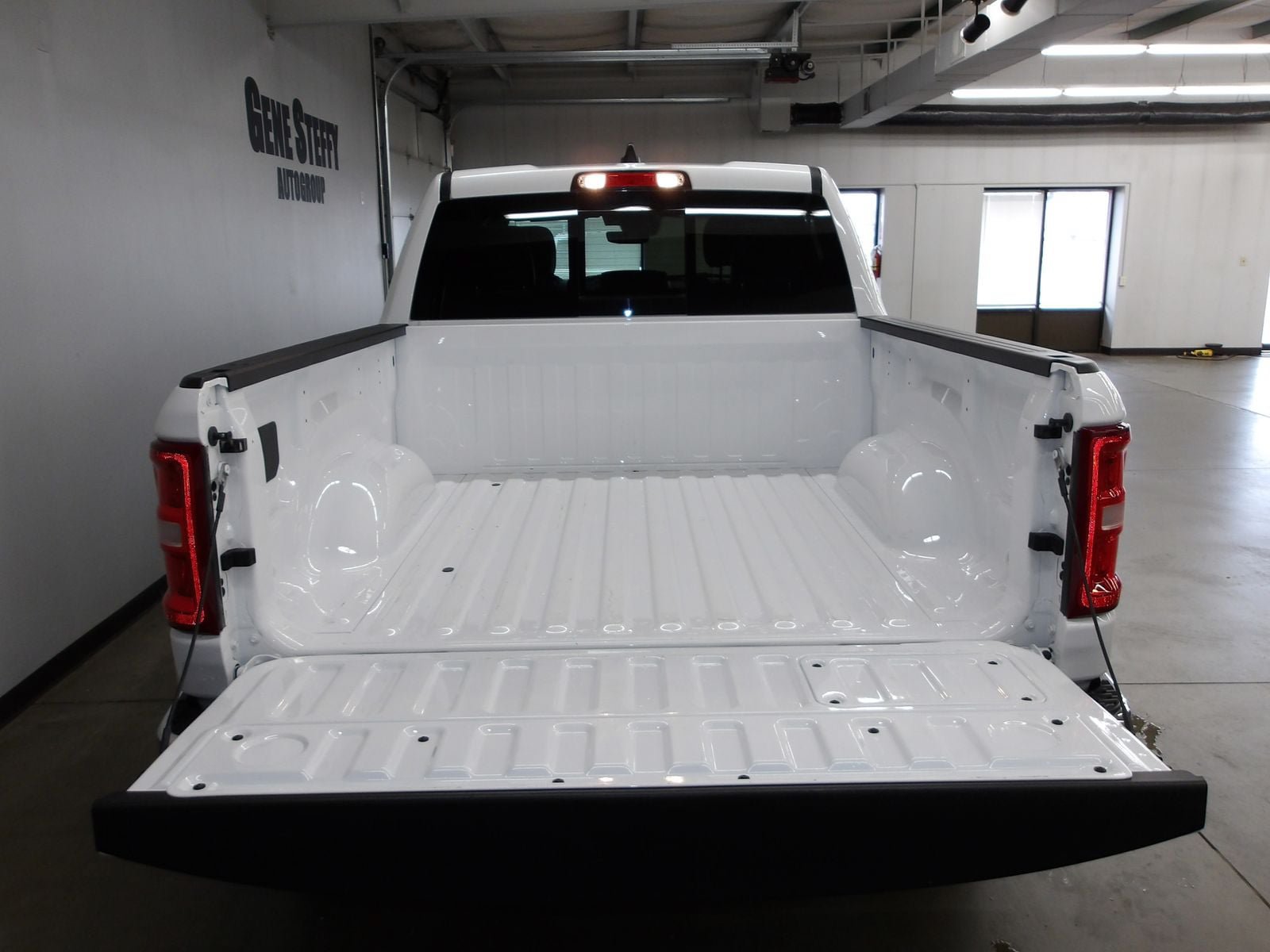 Used 2025 RAM 1500 Laramie AWD/4WD image 19
