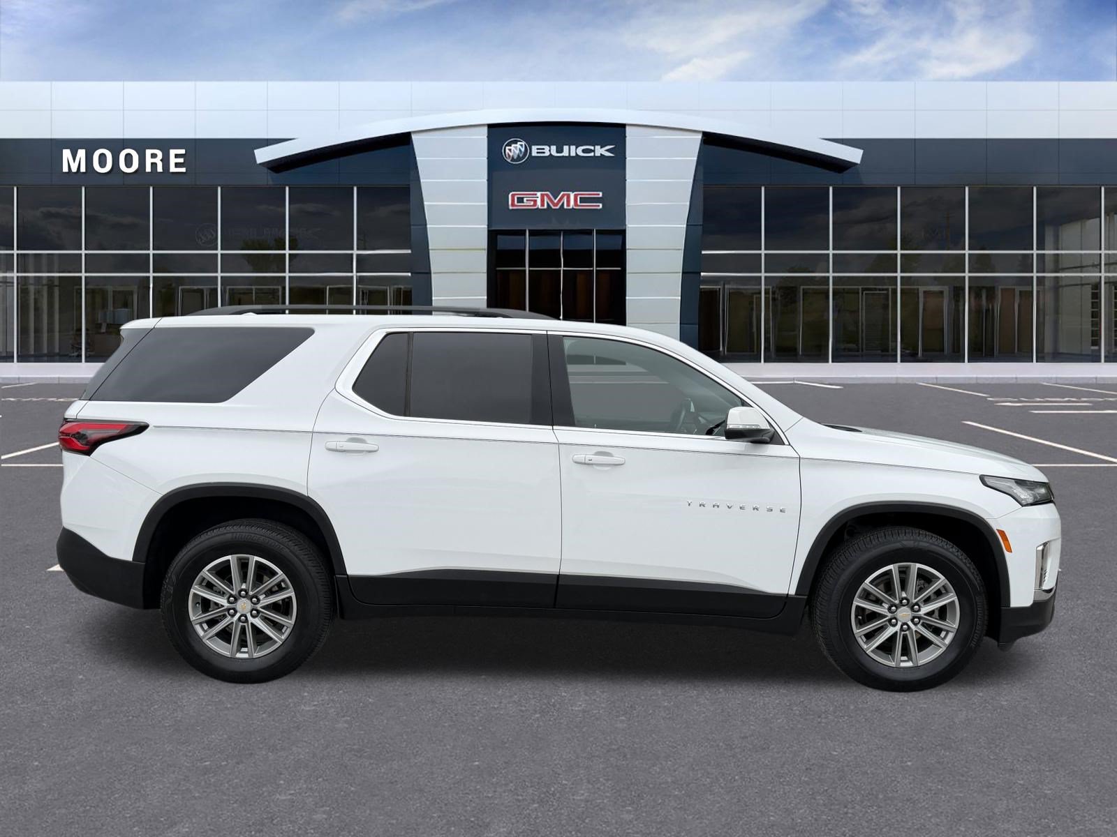 Used 2023 Chevrolet Traverse LT FWD image 2