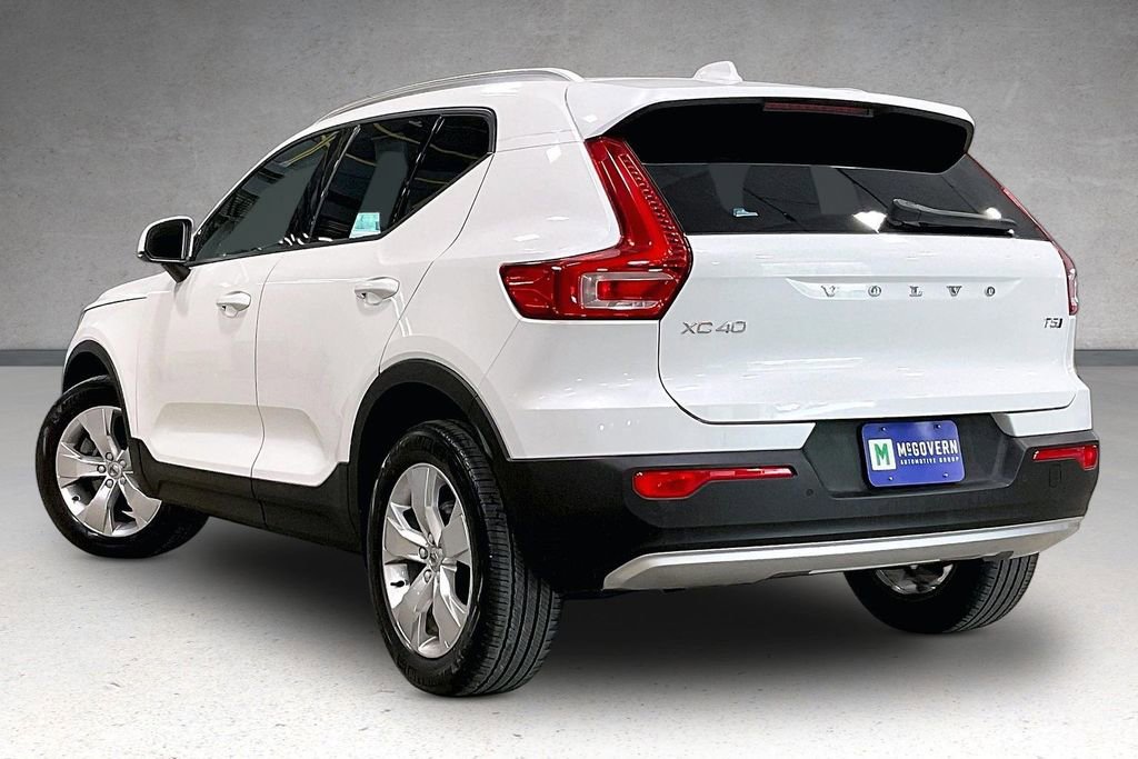 Used 2022 Volvo XC40 T5 Momentum w/ Climate Package AWD/4WD image 4