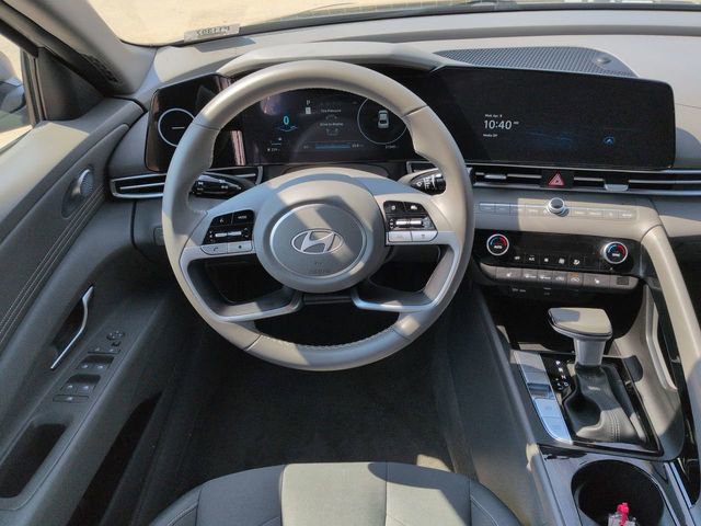 Used 2025 Hyundai Elantra SEL FWD image 17
