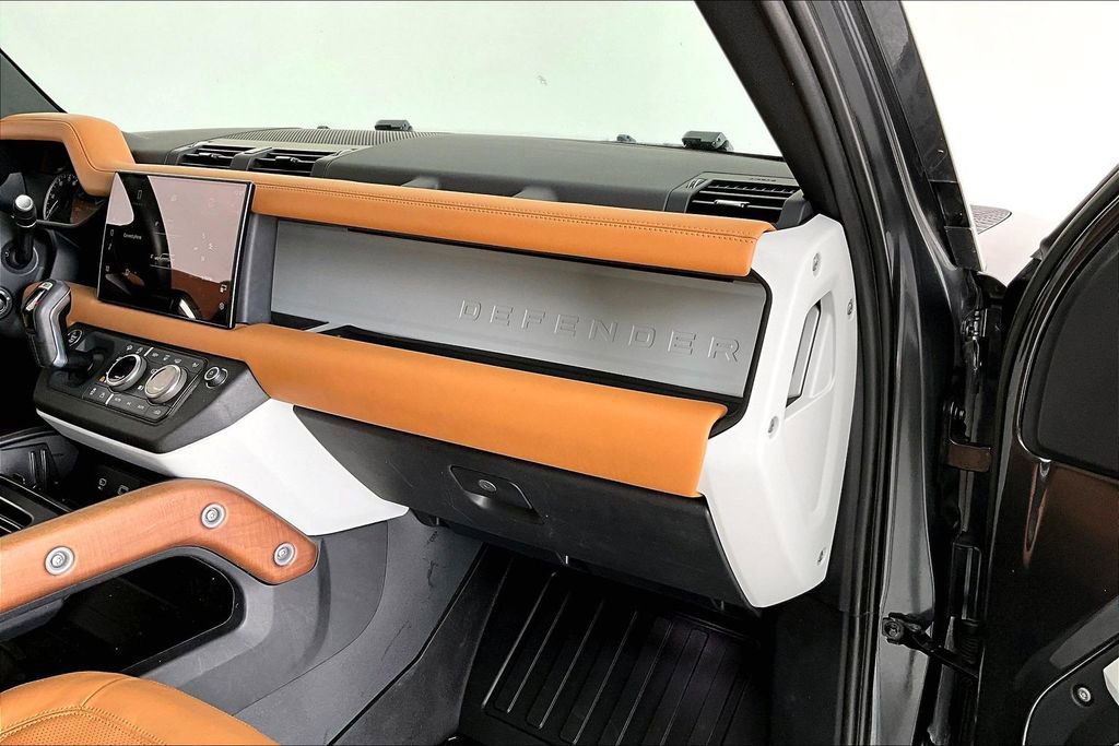 Used 2023 Land Rover Defender 130 First Edition image 20