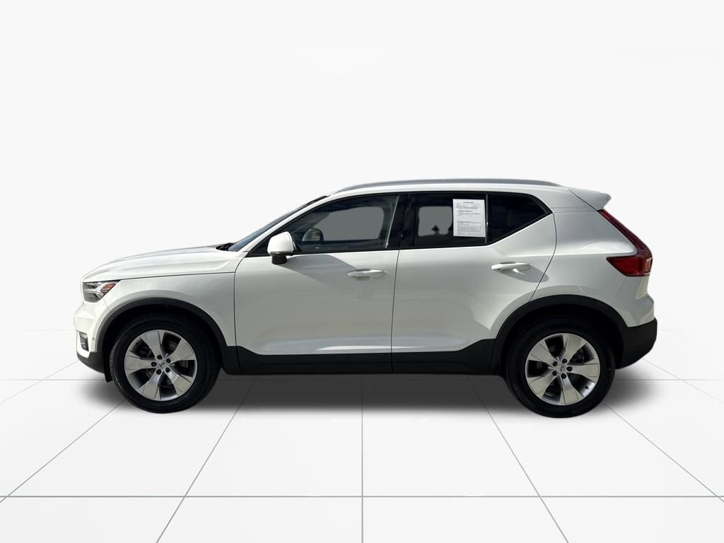Used 2019 Volvo XC40 T5 Momentum image 5