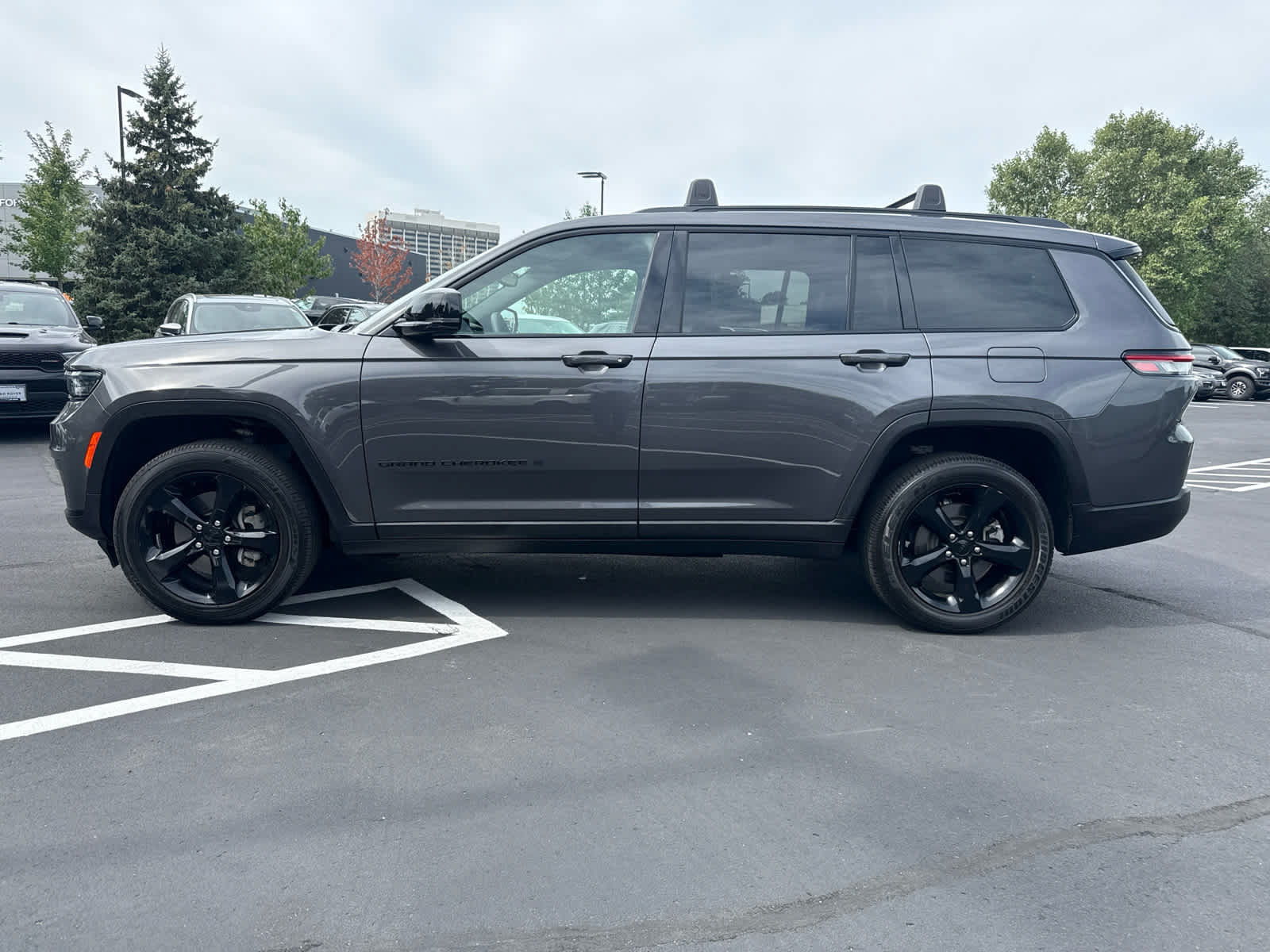 Used 2024 Jeep Grand Cherokee L Altitude AWD/4WD image 2