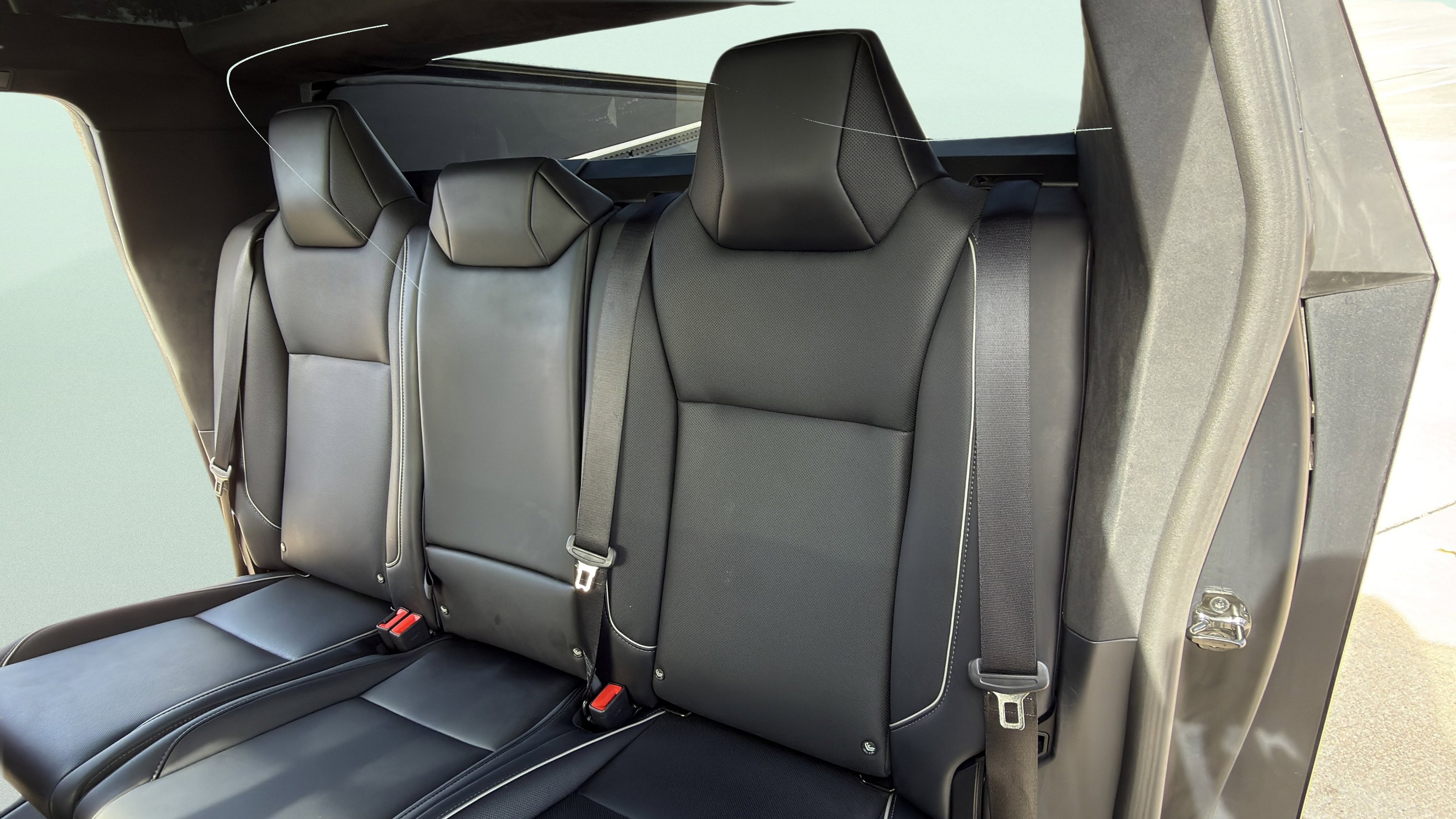 Used 2025 Tesla Cybertruck AWD Crew Cab image 29