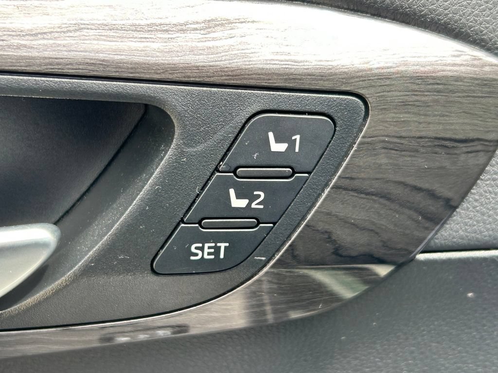 Certified 2024 Toyota Highlander Platinum FWD image 28