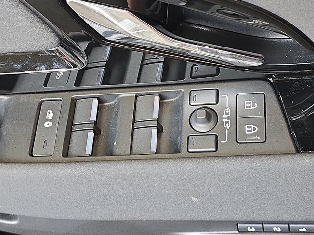 Certified 2025 Land Rover Range Rover Evoque S AWD/4WD image 30