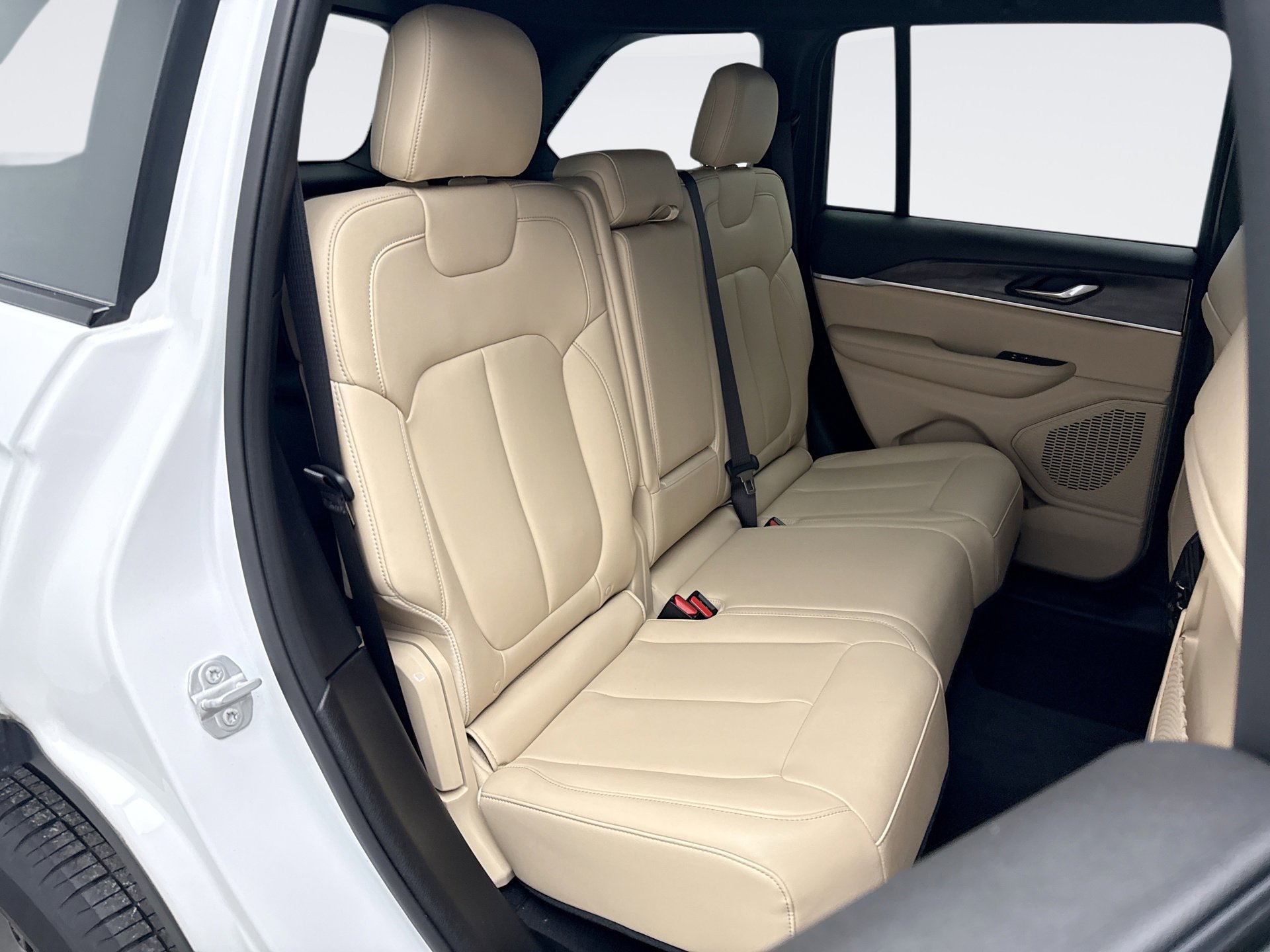 Used 2023 Jeep Grand Cherokee Limited image 18