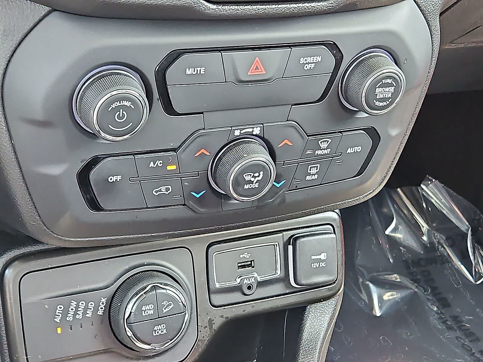 Used 2020 Jeep Renegade Trailhawk w/ Popular Equipment Group AWD/4WD image 24