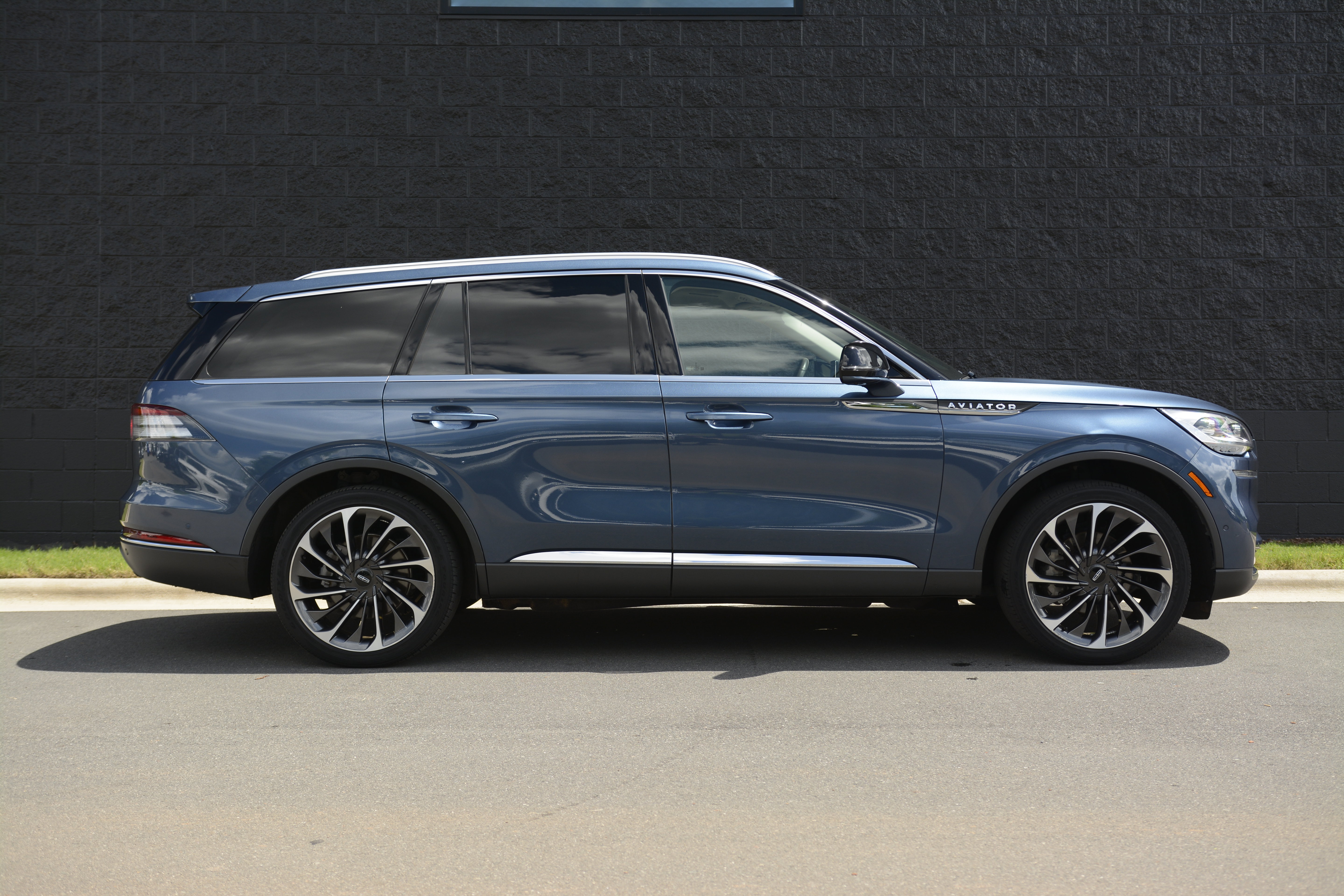 Used 2020 Lincoln Aviator Reserve w/ Equipment Group 202A AWD/4WD image 7