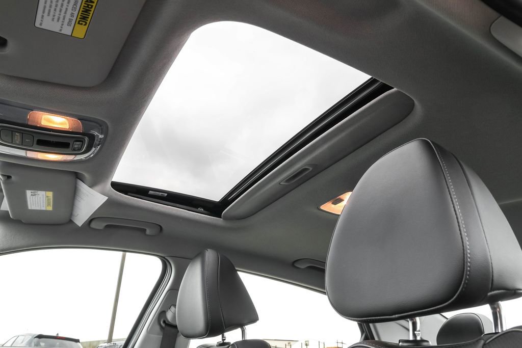 Certified 2021 Hyundai Elantra Limited w/ Cargo Package image 9