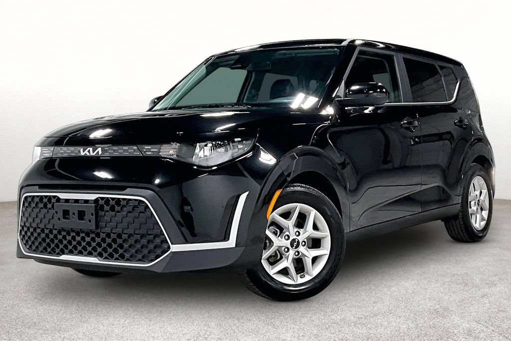 Used 2025 Kia Soul LX w/ LX Technology Package FWD image 14