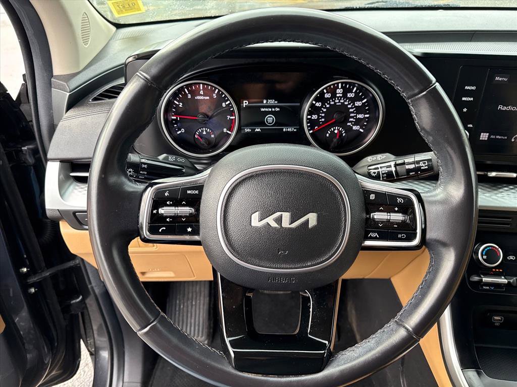 Used 2023 Kia Carnival LX image 10