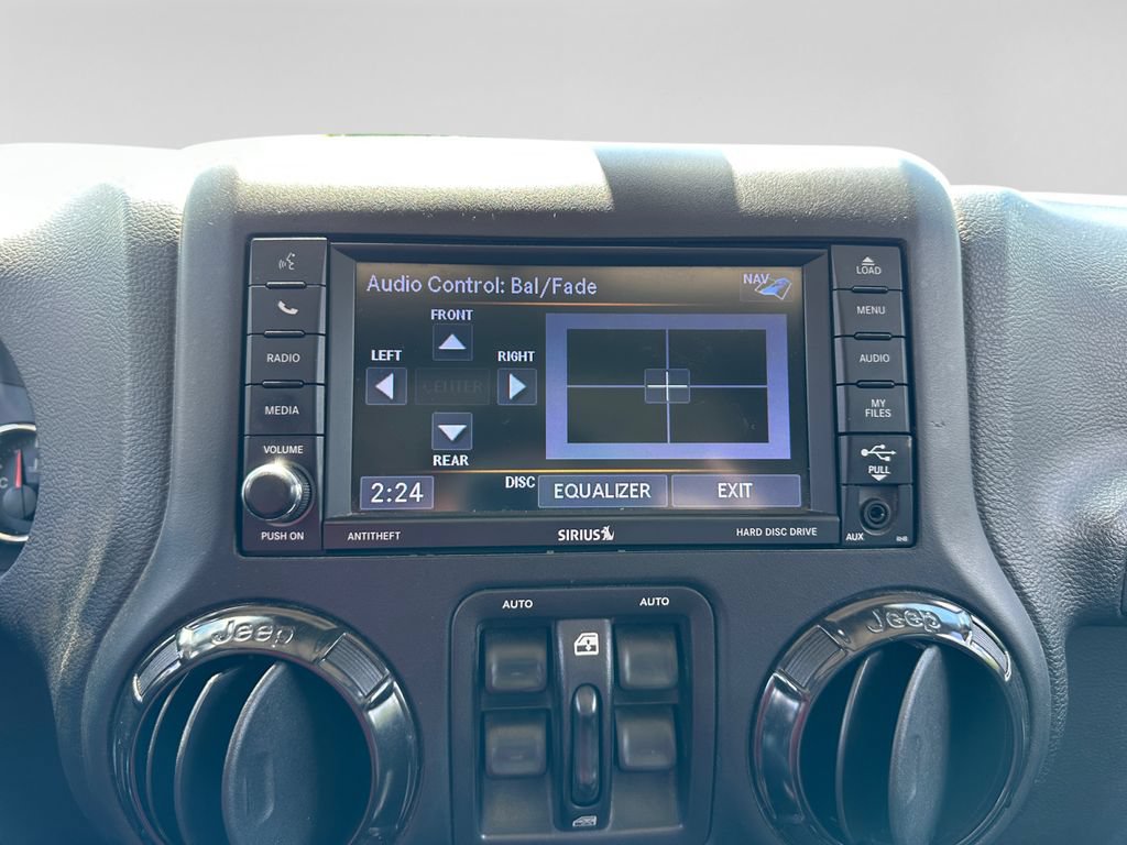 Used 2018 Jeep Wrangler Unlimited Rubicon w/ Connectivity Group AWD/4WD image 21