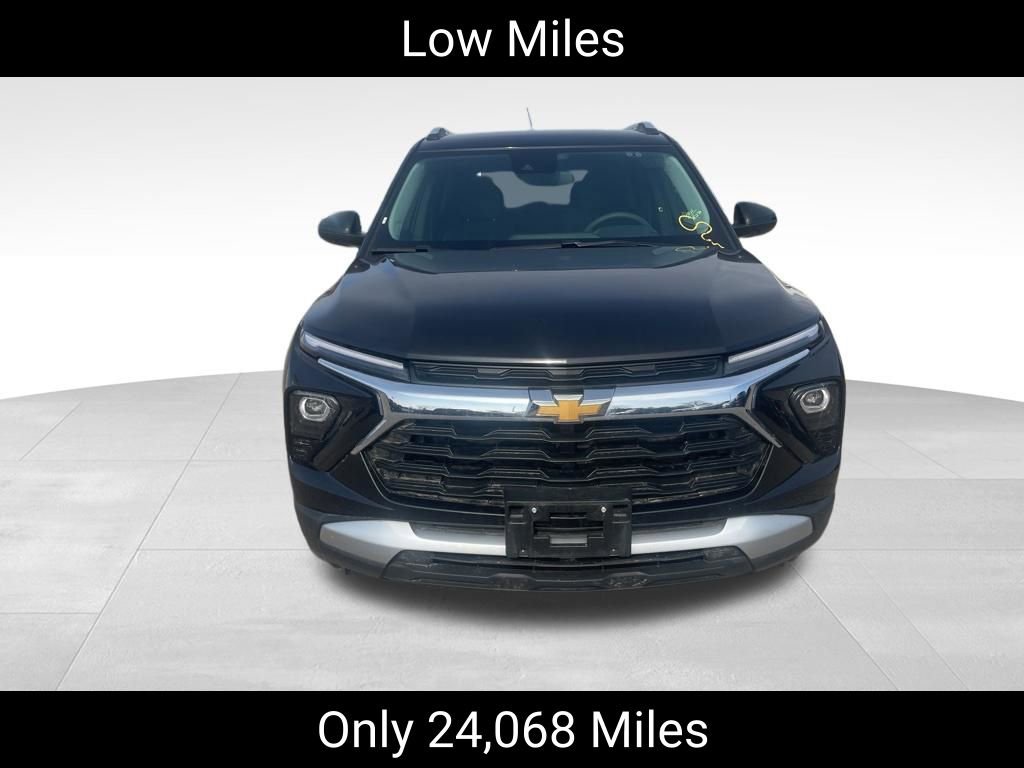 Used 2025 Chevrolet TrailBlazer LT w/ Driver Confidence Package image 2