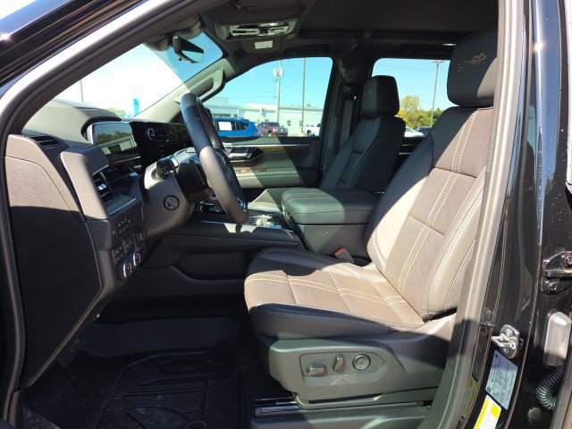 Used 2026 Chevrolet Suburban High Country w/ Sun And Tow Package AWD/4WD image 13