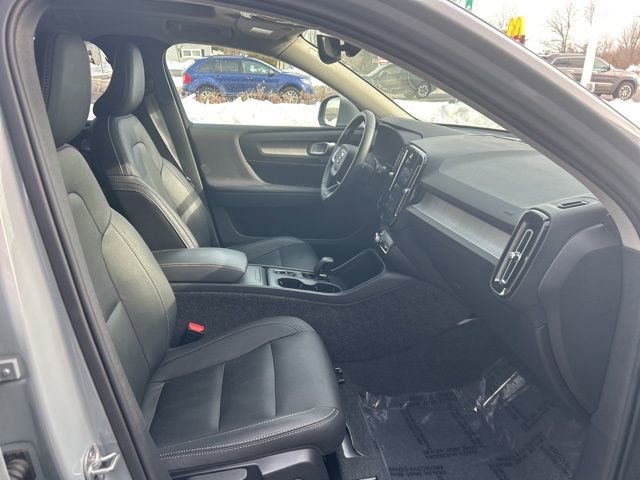 Certified 2025 Volvo XC40 B5 Core image 15