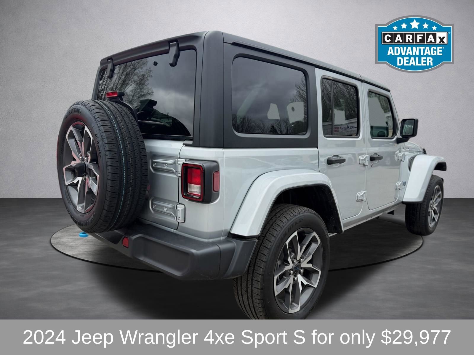 Used 2024 Jeep Wrangler Unlimited image 4