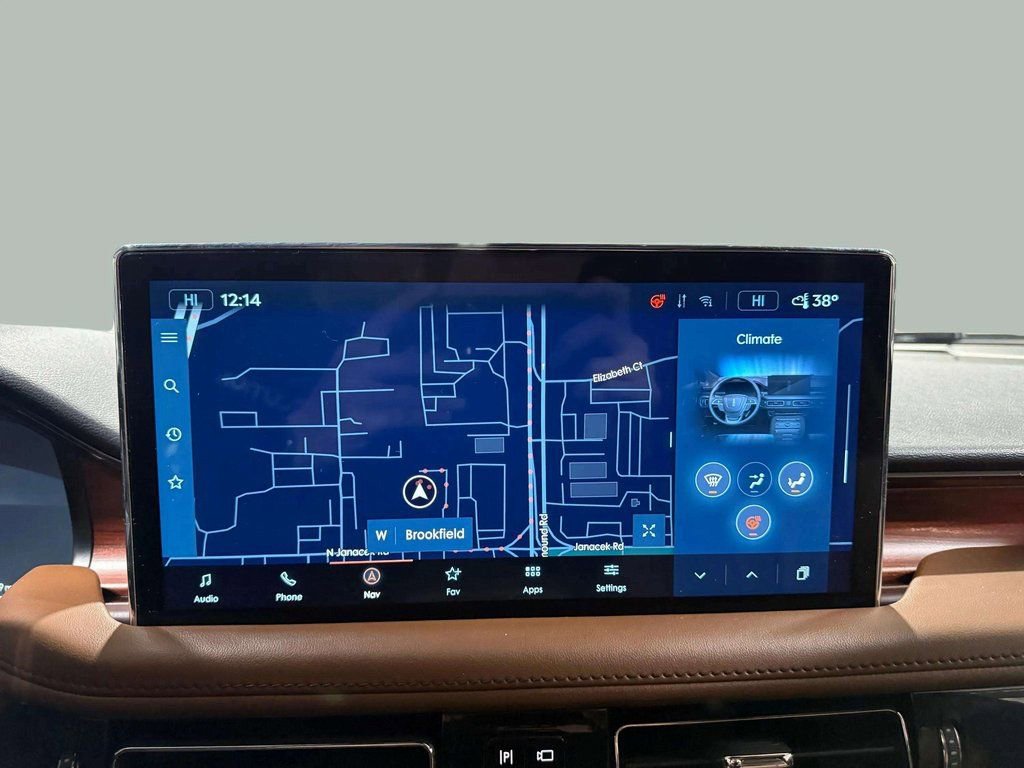 Certified 2023 Lincoln Nautilus Reserve w/ Equipment Group 201A image 6