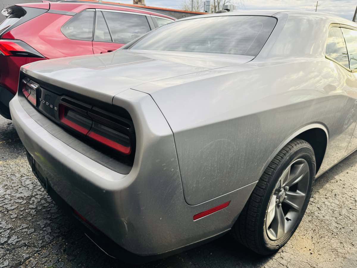 Used 2015 Dodge Challenger SXT RWD image 8