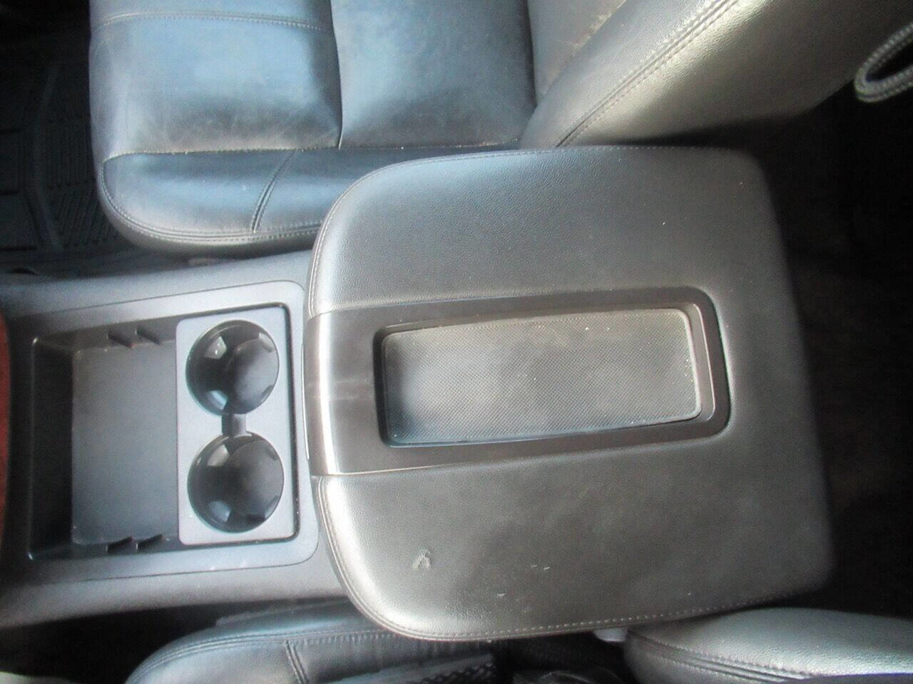 Used 2013 Chevrolet Suburban LT AWD/4WD image 30