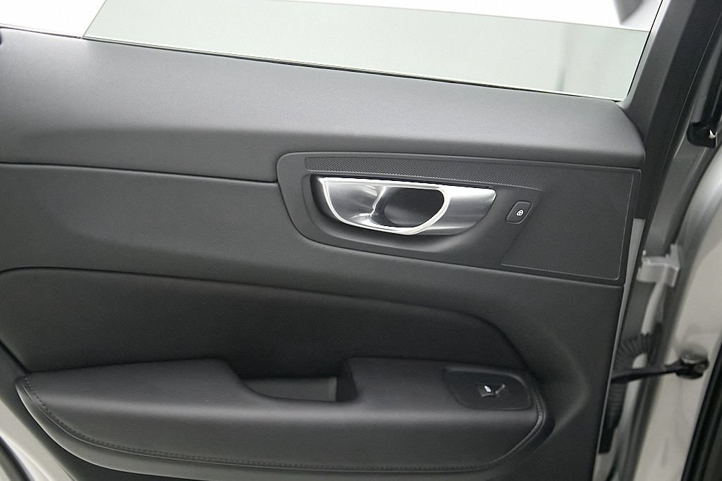 Certified 2023 Volvo XC60 B5 Plus w/ Climate Package AWD/4WD image 21