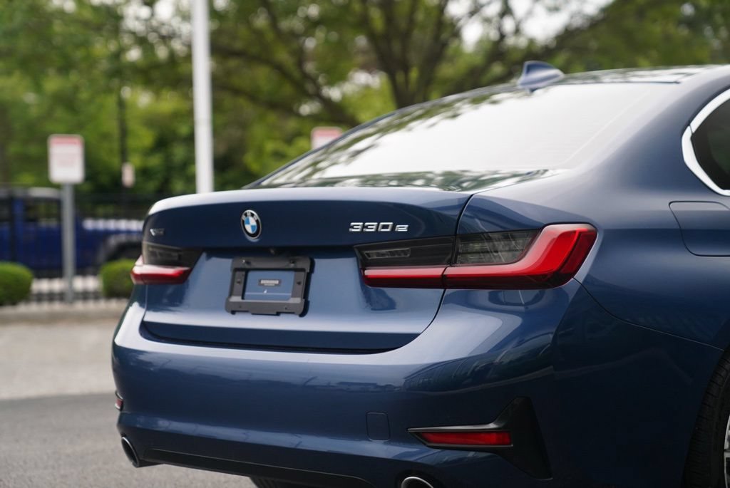 Used 2021 BMW 330e xDrive AWD/4WD image 12