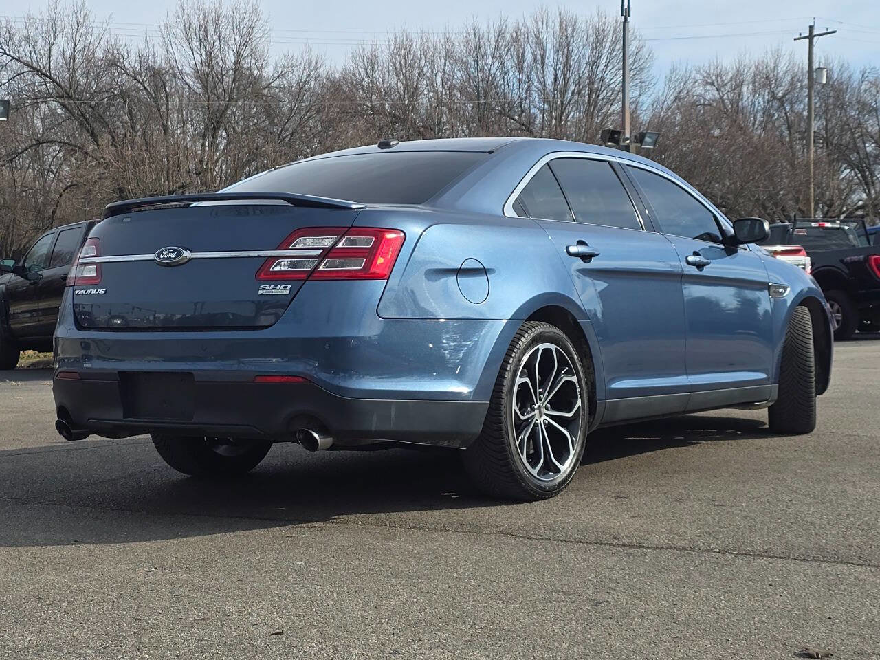 Used 2018 Ford Taurus SHO image 8