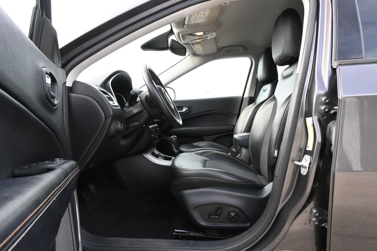 Used 2019 Jeep Compass Latitude w/ Popular Equipment Group AWD/4WD image 17