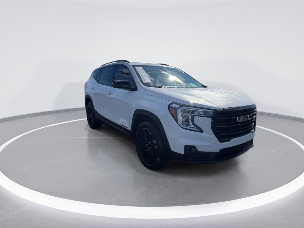 Used 2024 GMC Terrain SLT w/ Tech Package image 2