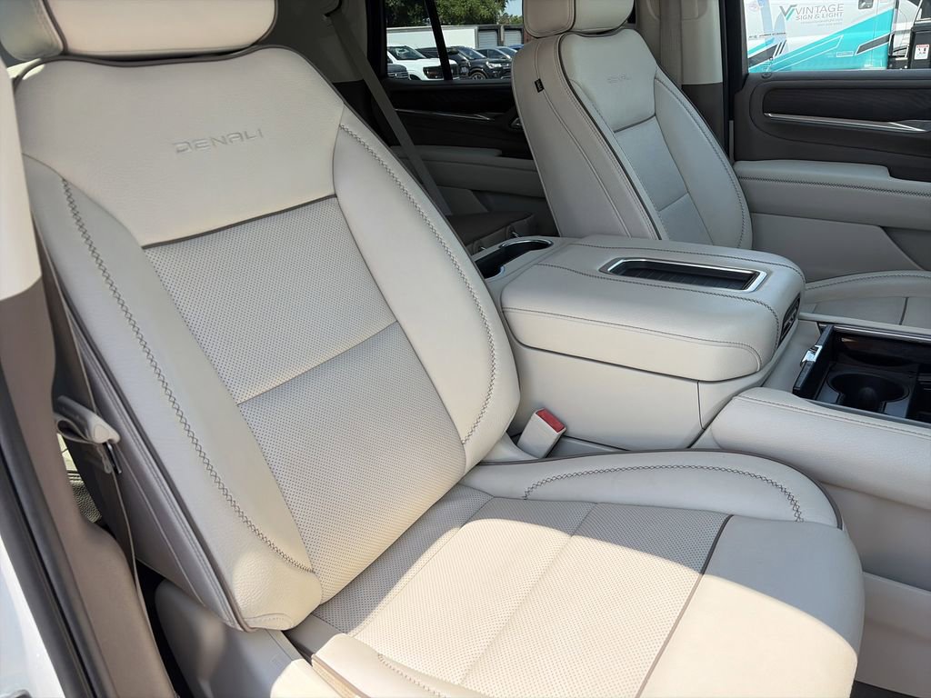 Used 2023 GMC Yukon Denali AWD/4WD image 37