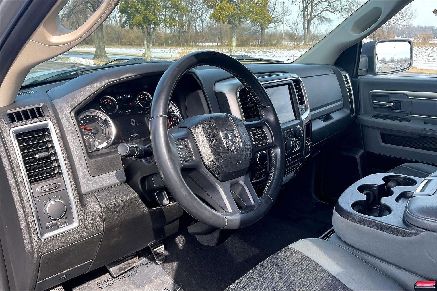 Used 2019 RAM 1500 Classic SLT w/ Luxury Group image 14