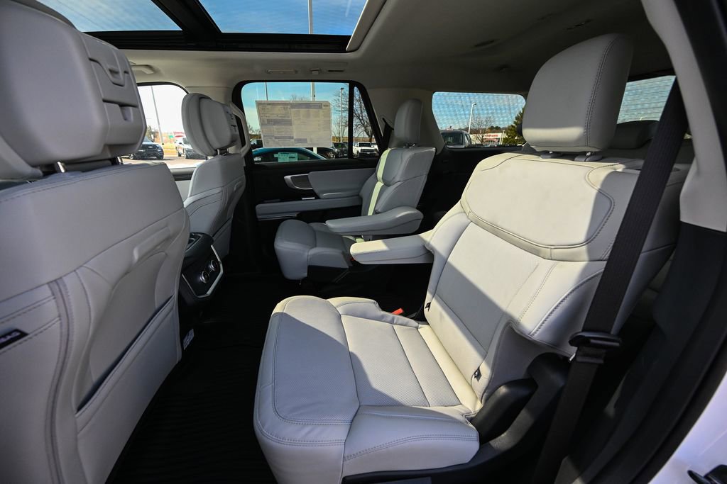 New 2026 Ford Expedition Platinum w/ Driver's Package image 21